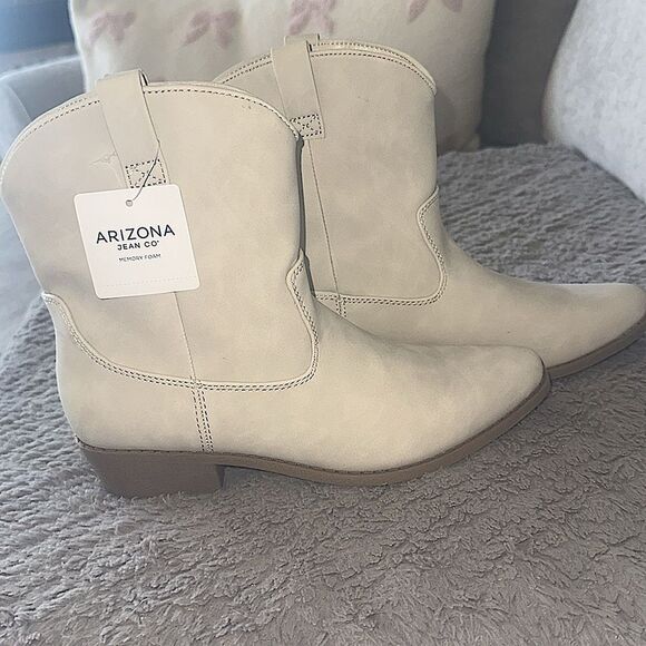 Arizona Women's Meyer Cream Ankle Booties! - Picture 7 of 7
